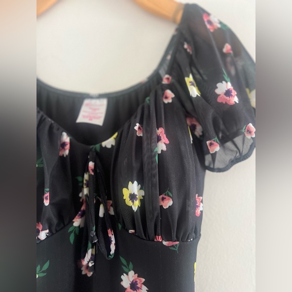No Boundaries Black Floral Mesh Stretch Peasant Dress Sz XS - Picture 3 of 3